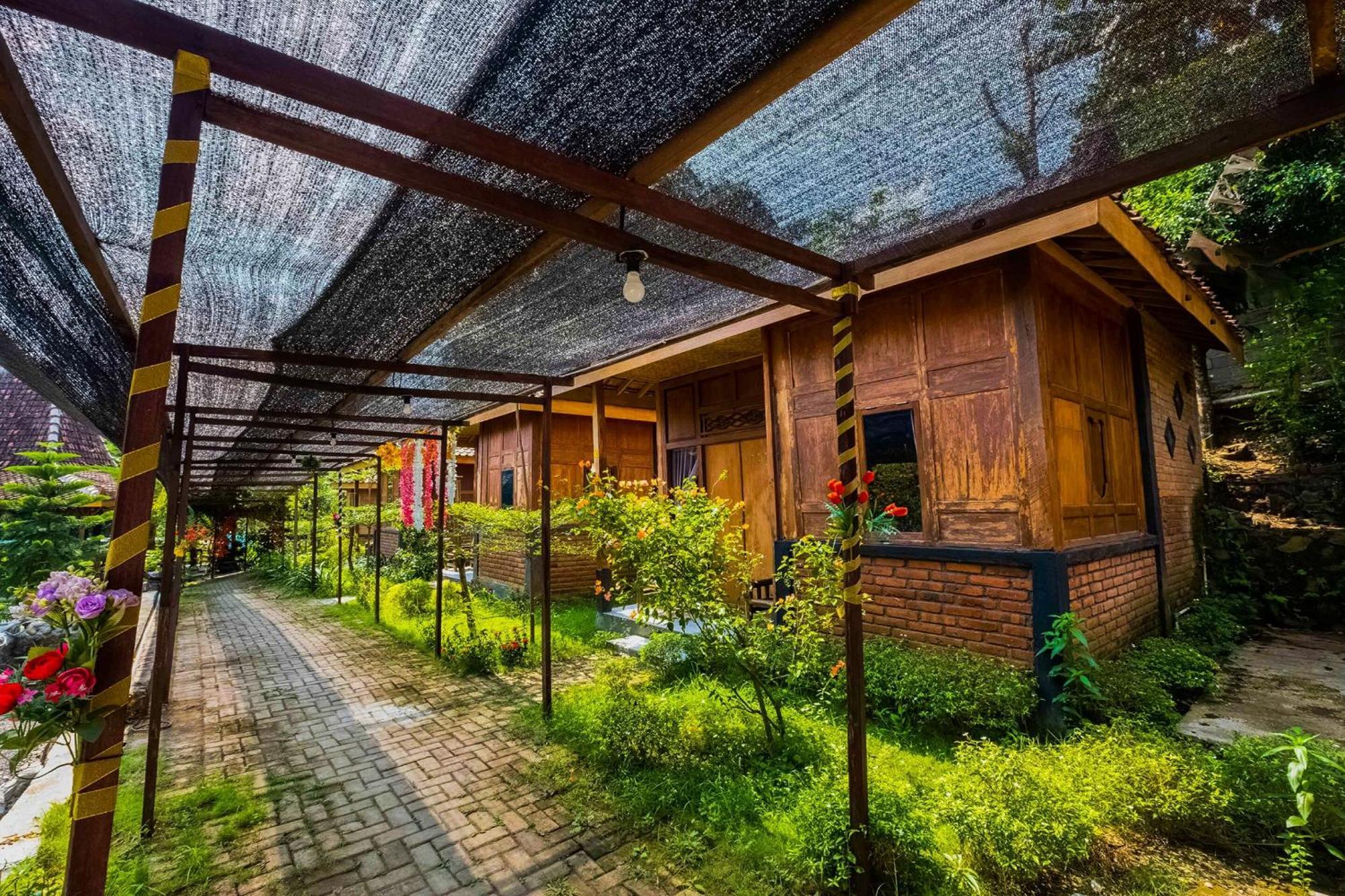 OYO 3562 Pondok Inspirasi Minggir Klangkapang Bagian luar foto
